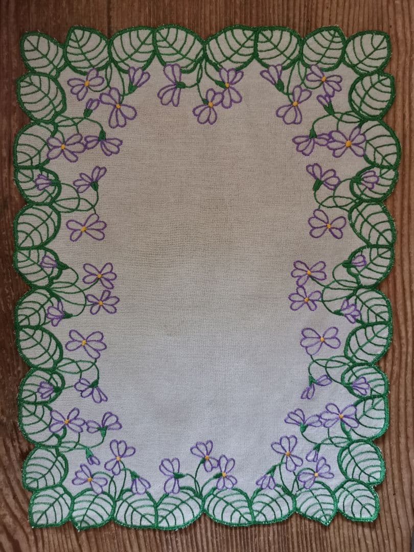 アンティーク/ヴィンテージ フランス 菫の葉と花のカットワーク刺繍 リネンクロス