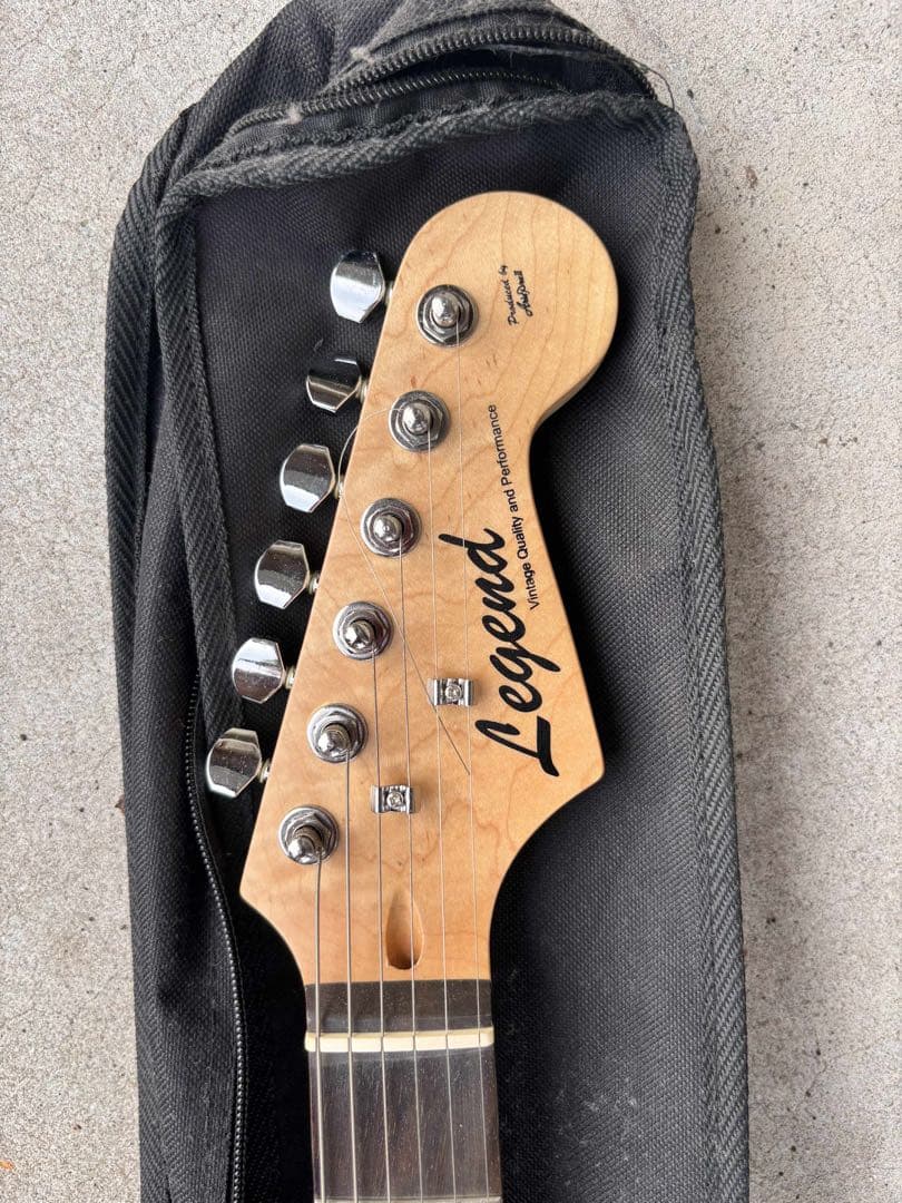 Legend レジェンド　ストラト タイプ エレキギター レッド