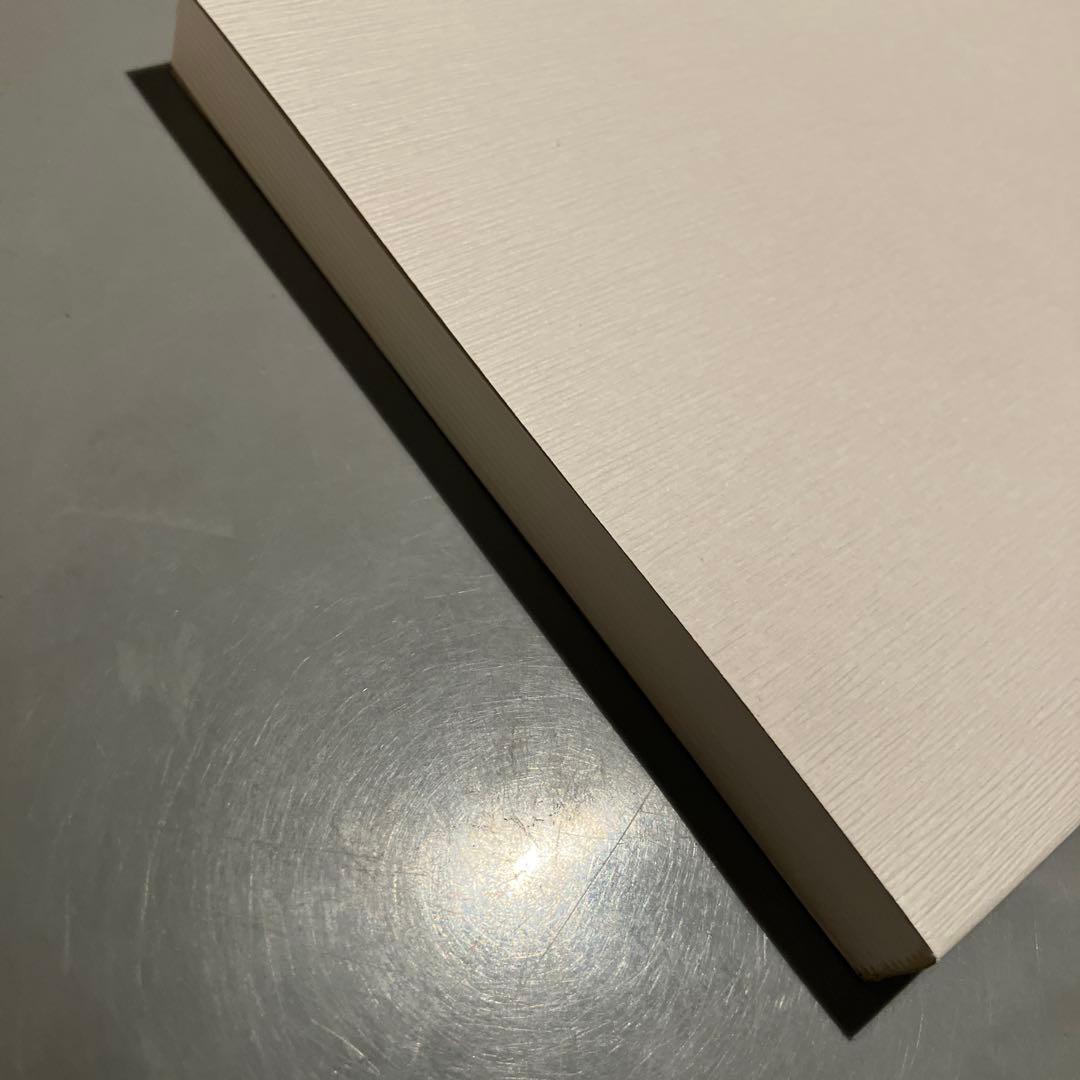 白い帽子の女　innocent grey