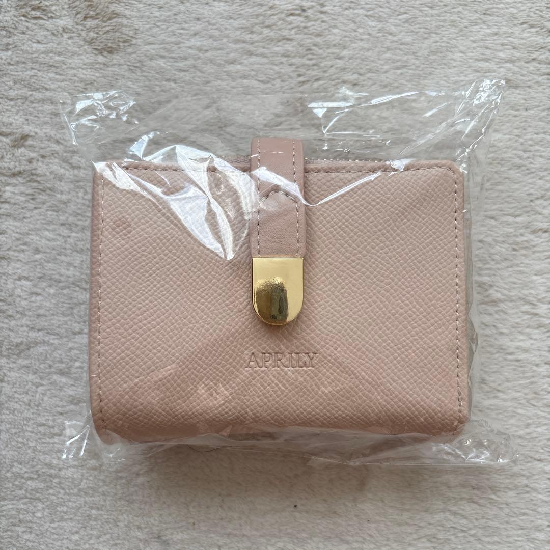 新品未使用　12／13発売　新作APRILY フラップミニウォレット ピンク