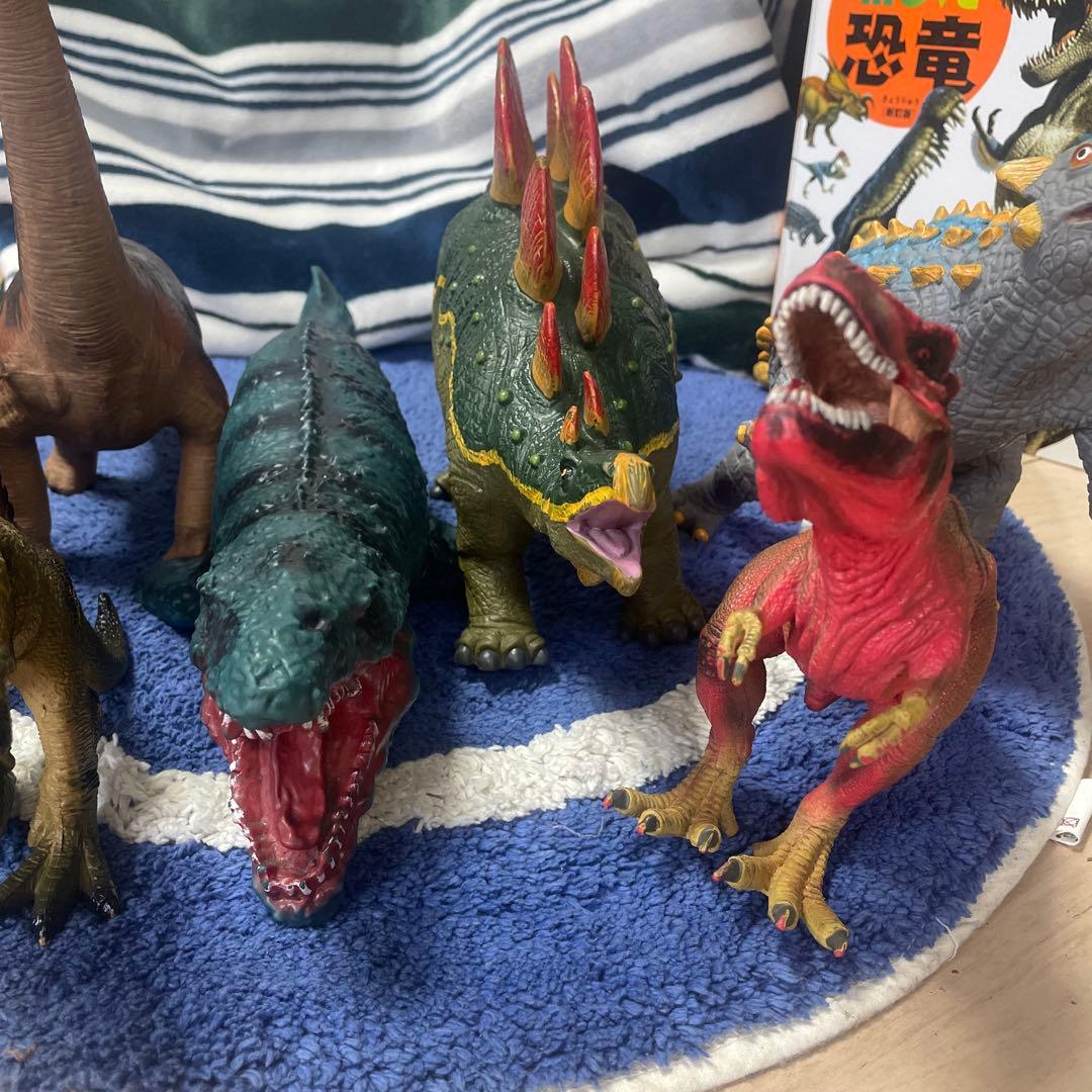 恐竜フィギュア6体セットとモササウルスと図鑑
