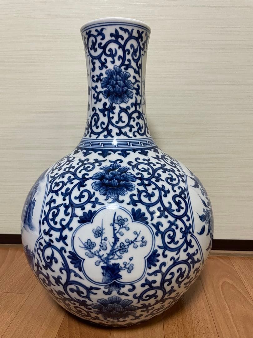 中国大清雍正年製 梅兰竹菊天球瓶