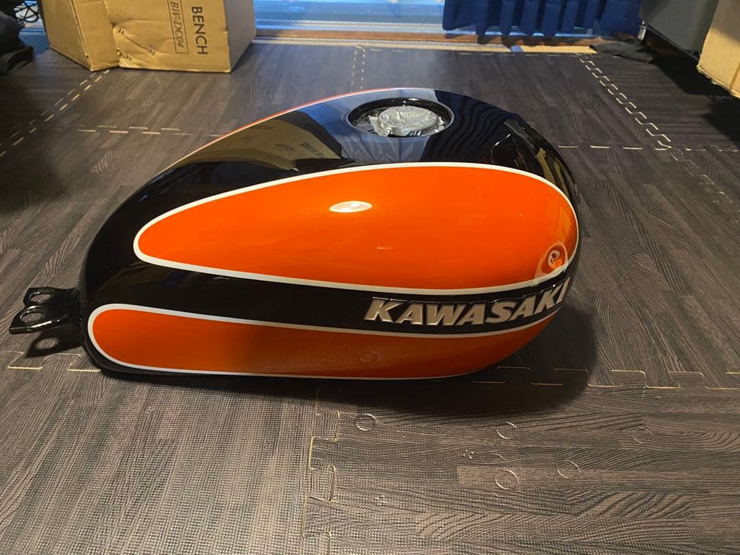 モ*ン様 W650 タンク　W1SA ペイント　スムージング済