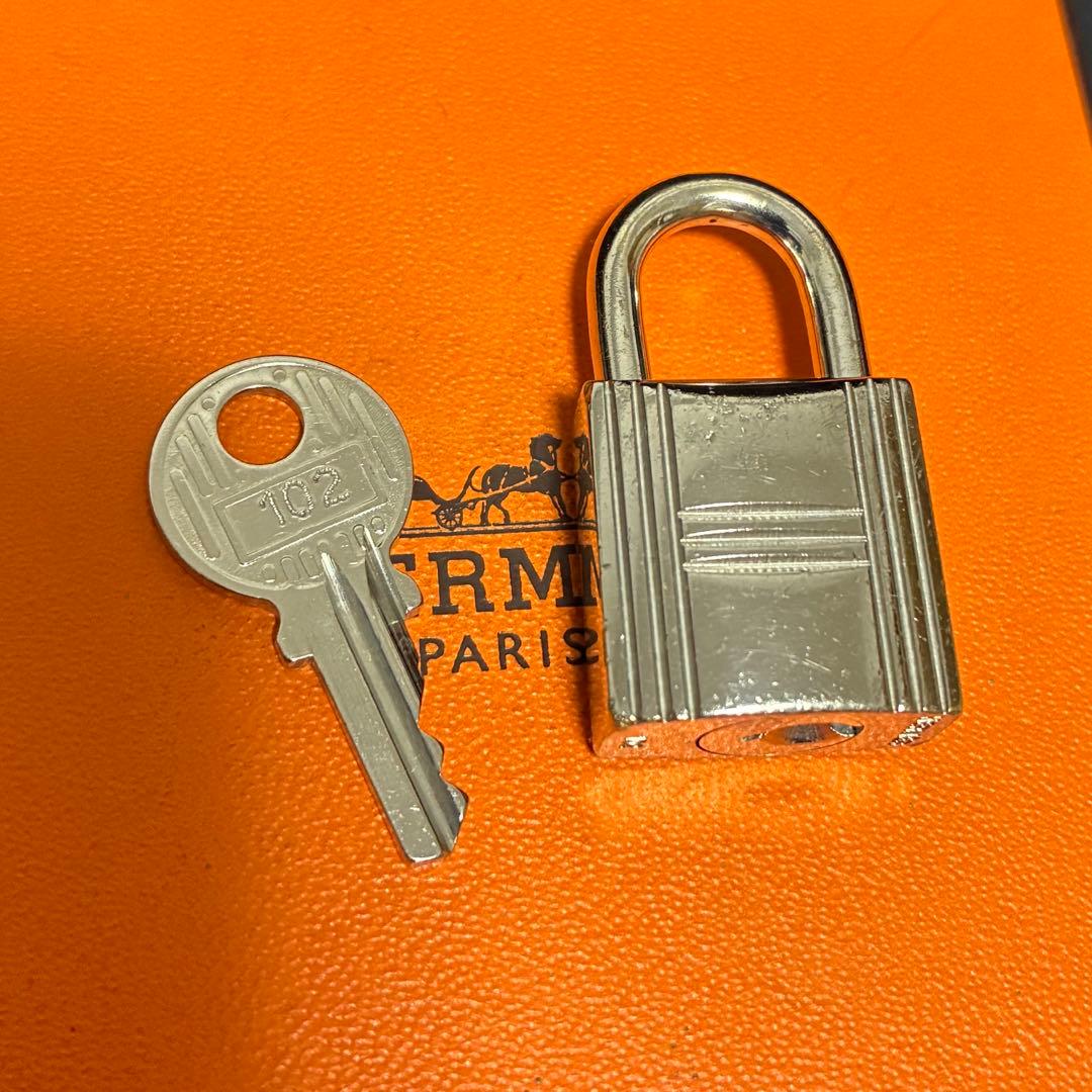 エルメス シルバー　カデナ　南京錠　パドロック　鍵　キー　NO102