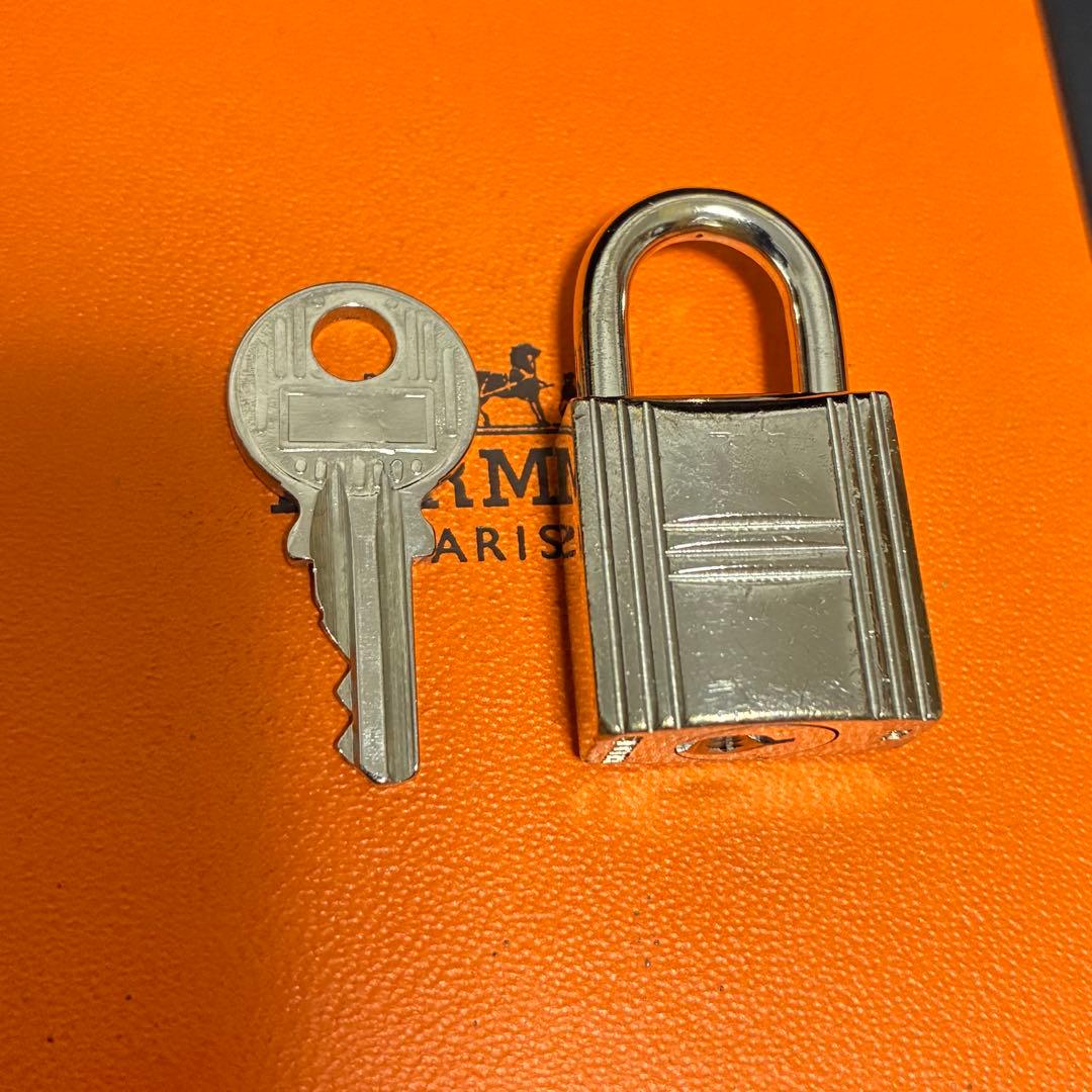 エルメス シルバー　カデナ　南京錠　パドロック　鍵　キー　NO102