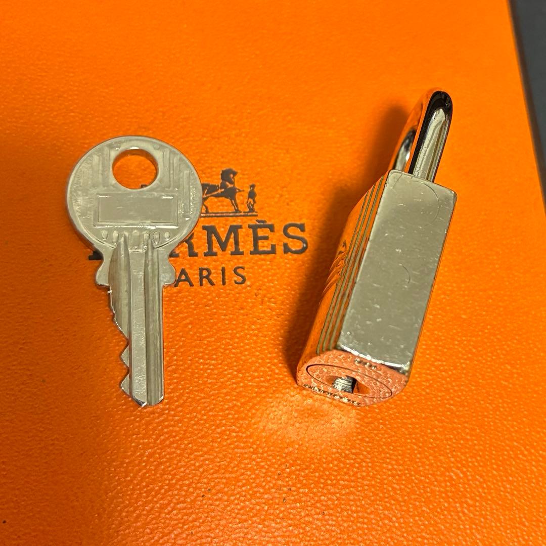 エルメス シルバー　カデナ　南京錠　パドロック　鍵　キー　NO102