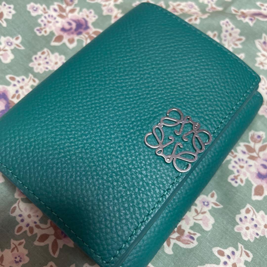 【限定色】LOEWE ターコイズ 三つ折り財布 保存袋付き