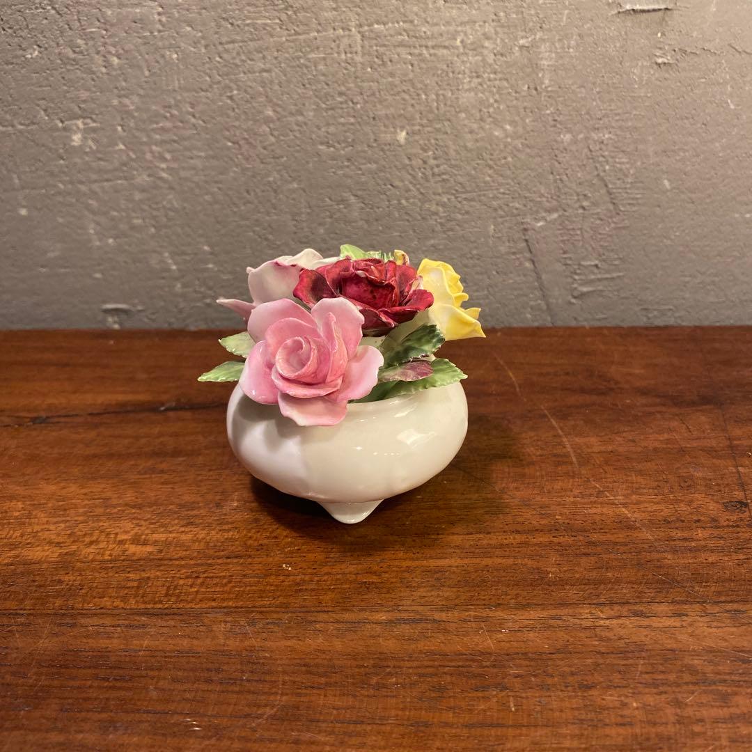 a 英国製 ロイヤルドルトン ヴィンテージ 陶器製バラ 花置物 オブジェ ギフト
