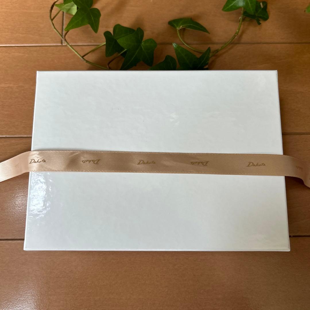 ⭐️アッコ⭐️dakota ダコタ　二つ折り財布　本革　新品　財布　箱付き