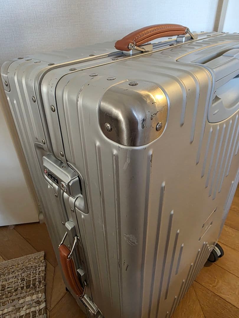 イノベーター　アルミ　スーツケース　70l