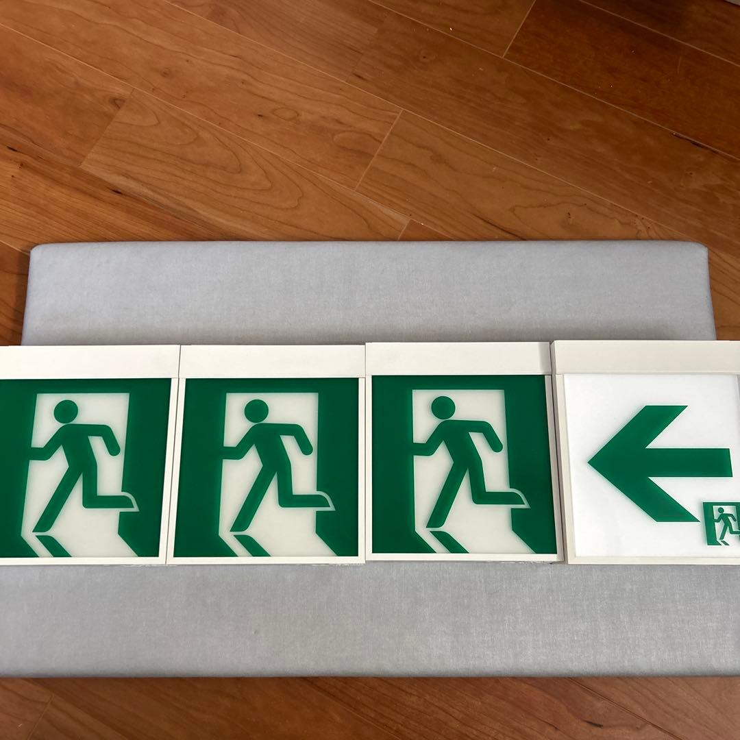 Panasonic パナソニック　コンパクトスクエア　通路誘導灯　C級　防災