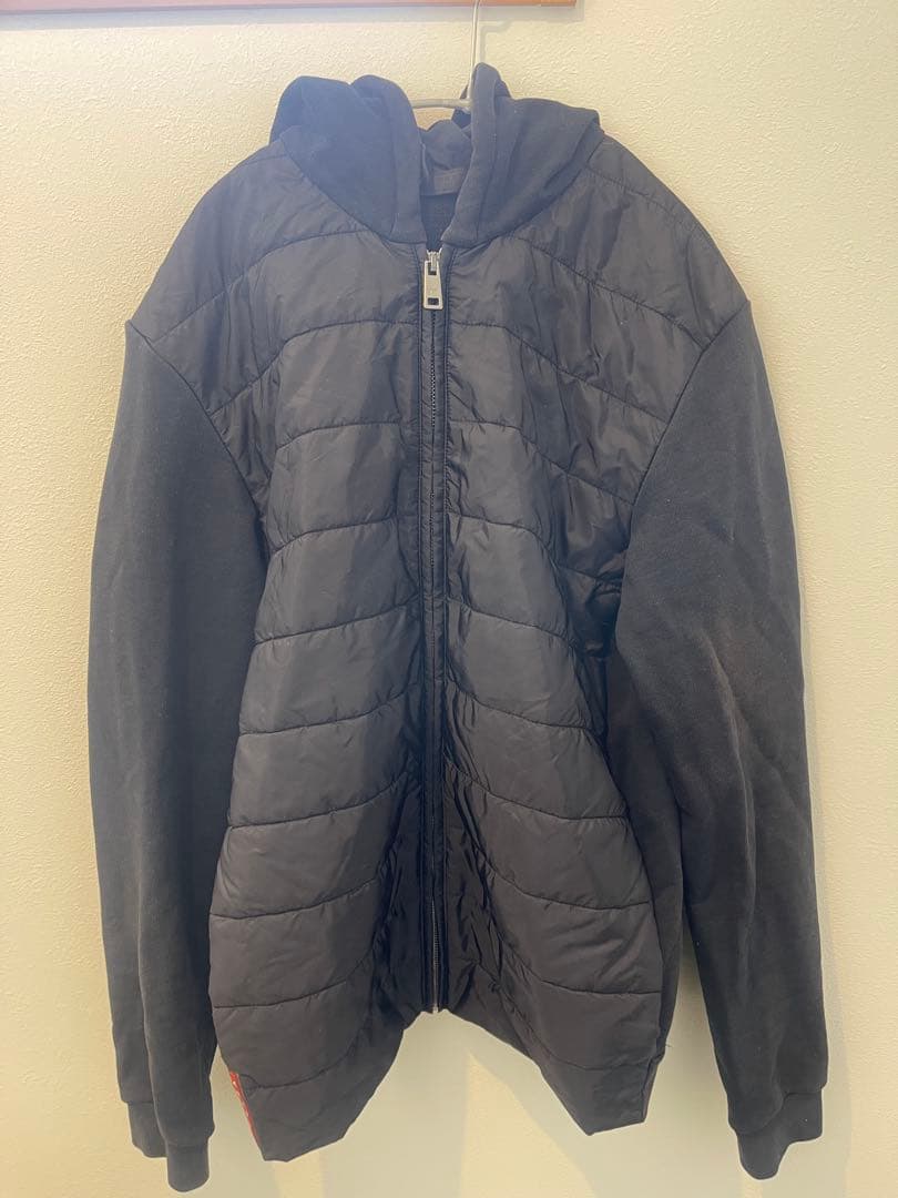 PRADA フード付きブラックジャケット