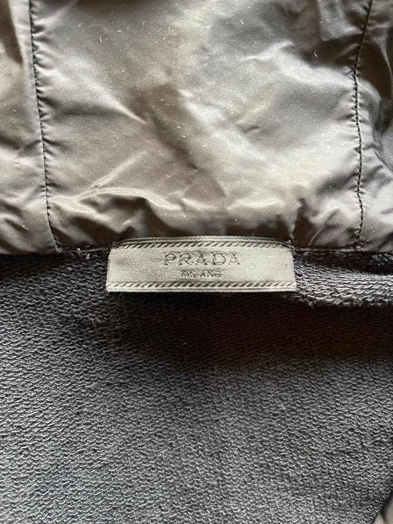 PRADA フード付きブラックジャケット