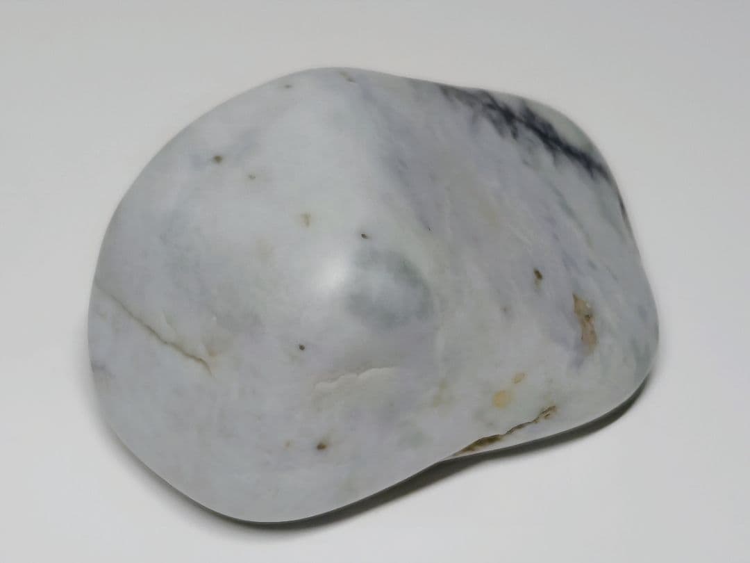 糸魚川141 翡翠 114g ヒスイ 原石 鑑賞石 自然石 誕生石 鉱物 鉱石