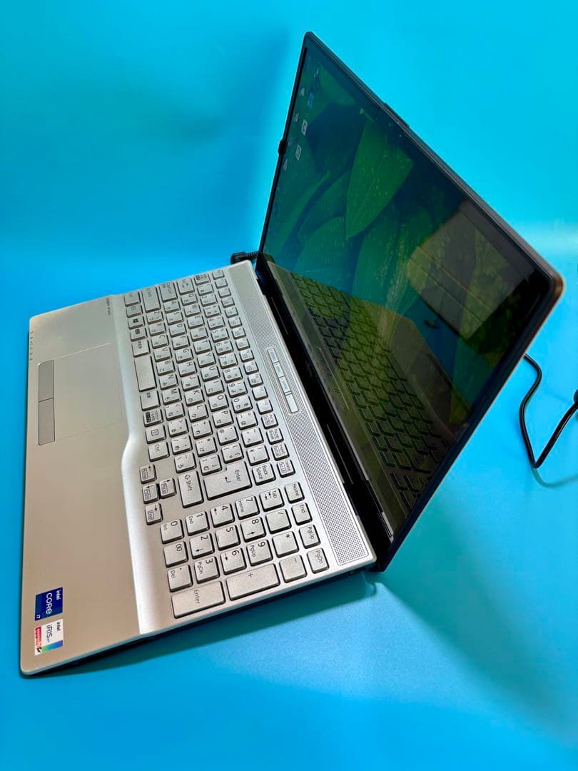富士通 LIFEBOOK AH55/E3 i7 1165G7 32GB 2TB