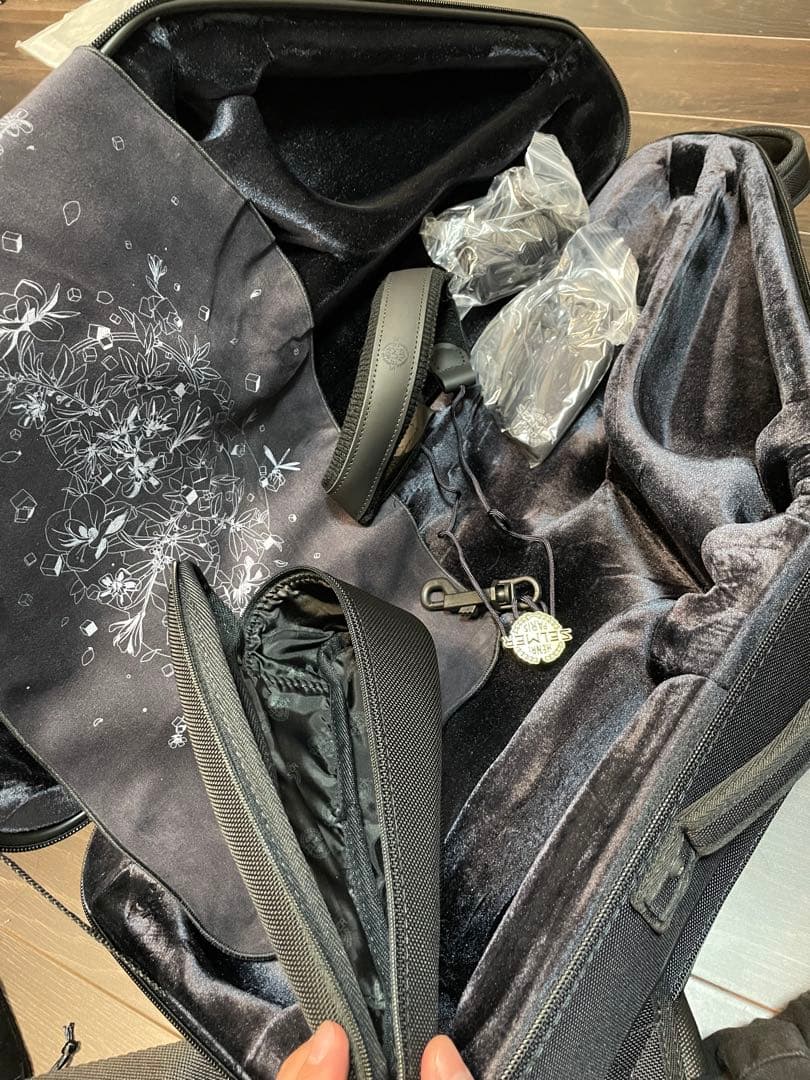 シュプレーム　アルトサックスケース【極美品】　オマケ付き（未使用）supreme