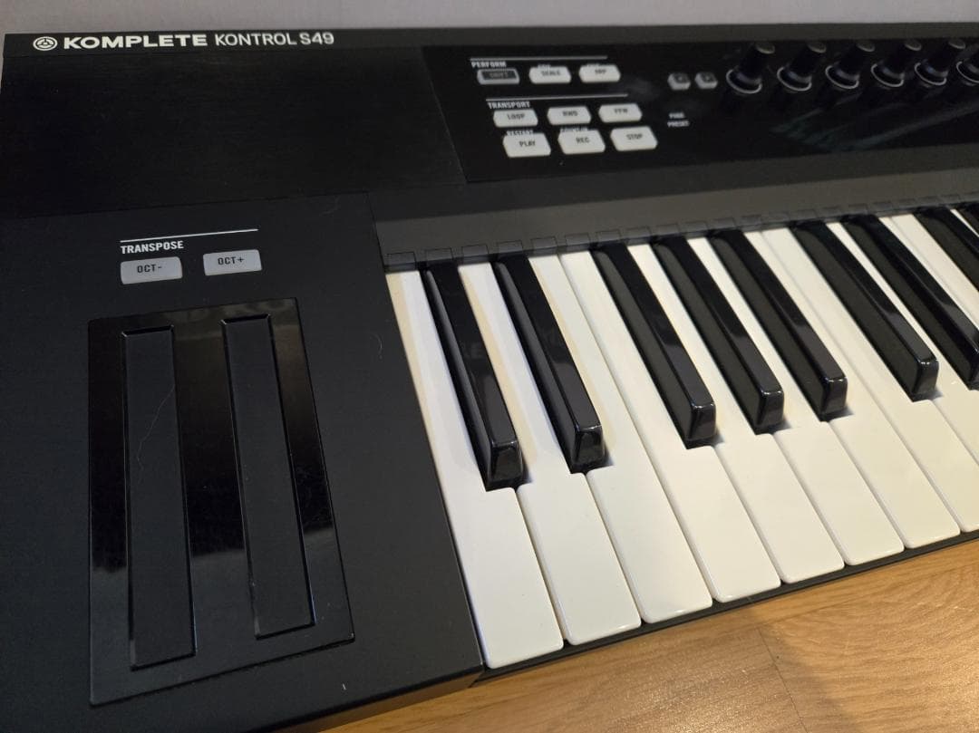 KOMPLETE KONTROL S49 本体