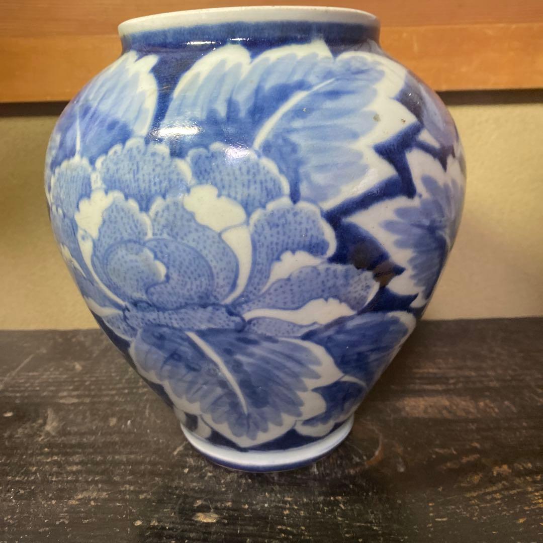 古伊万里　白抜き牡丹文壺