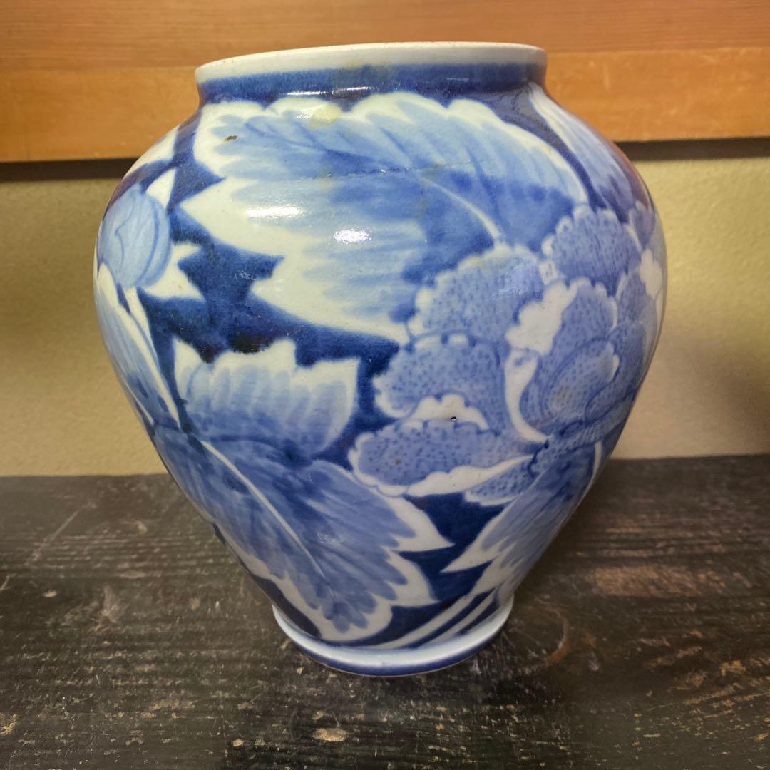 古伊万里　白抜き牡丹文壺