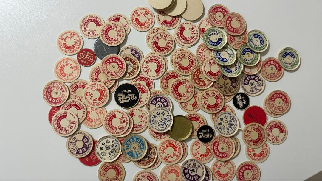 牛乳キャップ お好きなのを選んでコメントください。