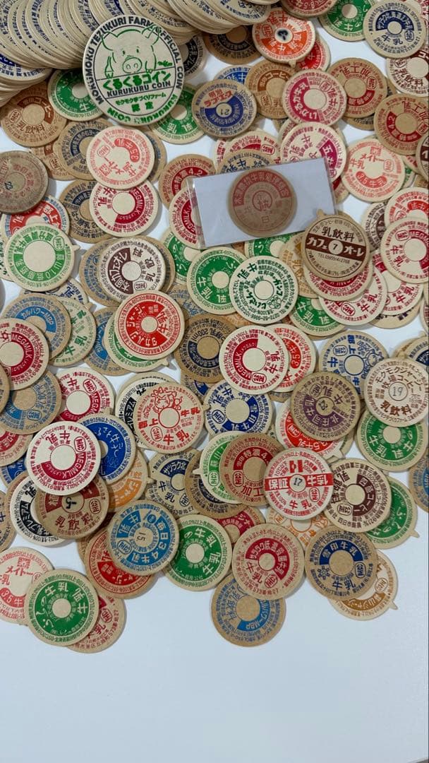 牛乳キャップ お好きなのを選んでコメントください。