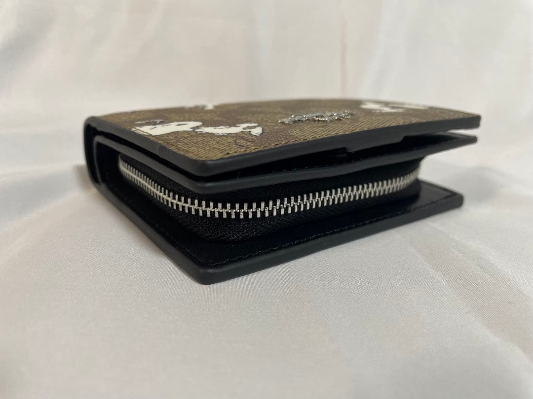 ☆新品未使用品☆ COACH　二つ折り財布　Cチャーム　 スヌーピー