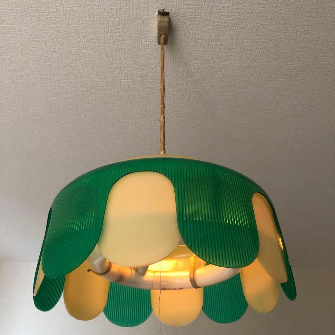 可愛い　昭和レトロ　照明　花びら