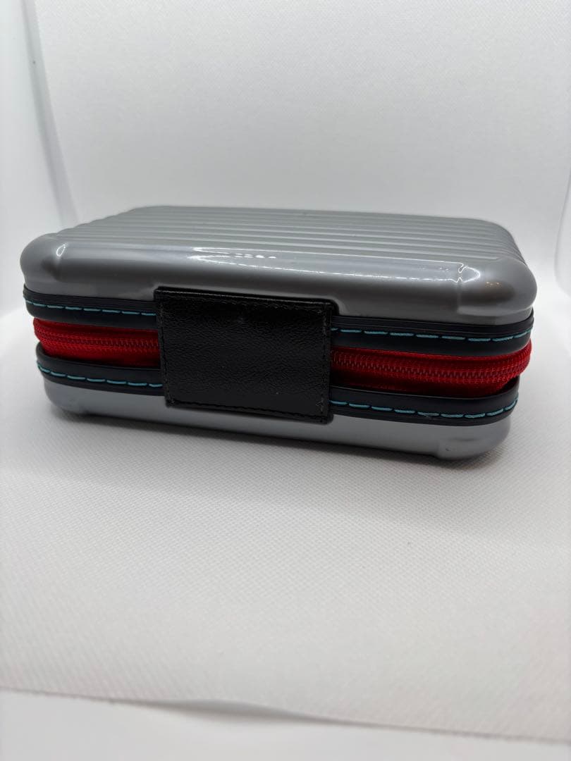 希少 リモワ×ポルシェ MARTINI RACING アメニティキット