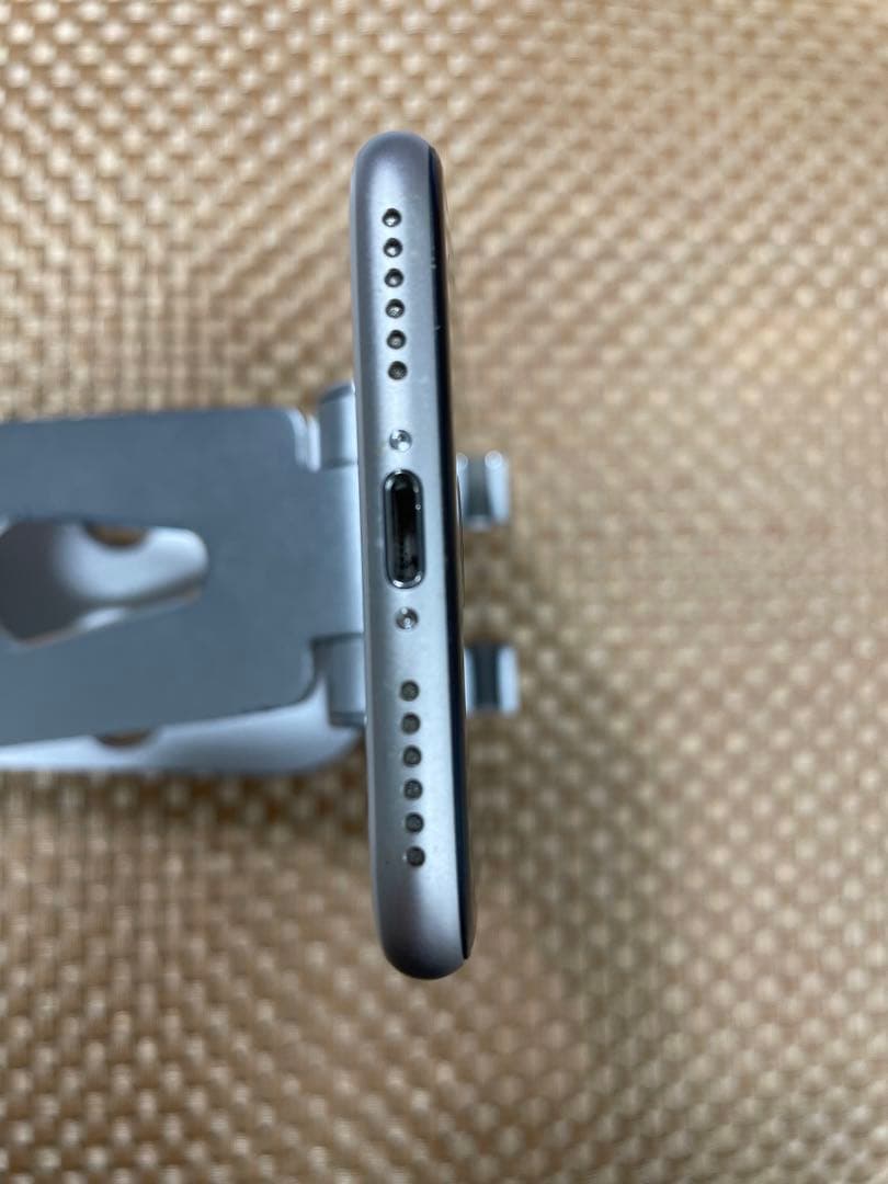 iPhone SE 第3世代 128 GB スターライトSIMフリー【2560】