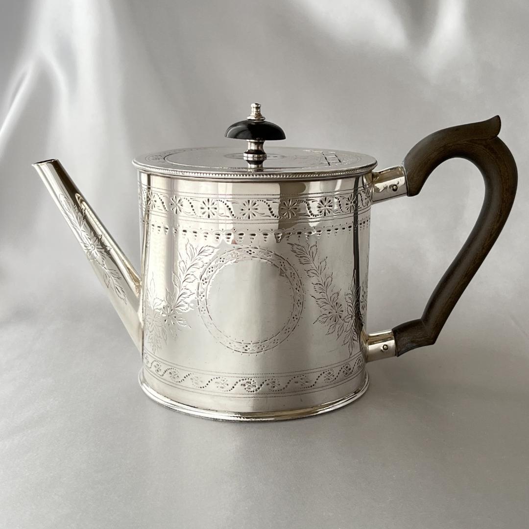 【英国】 エドワーディアン ティーポット 【シルバープレート】