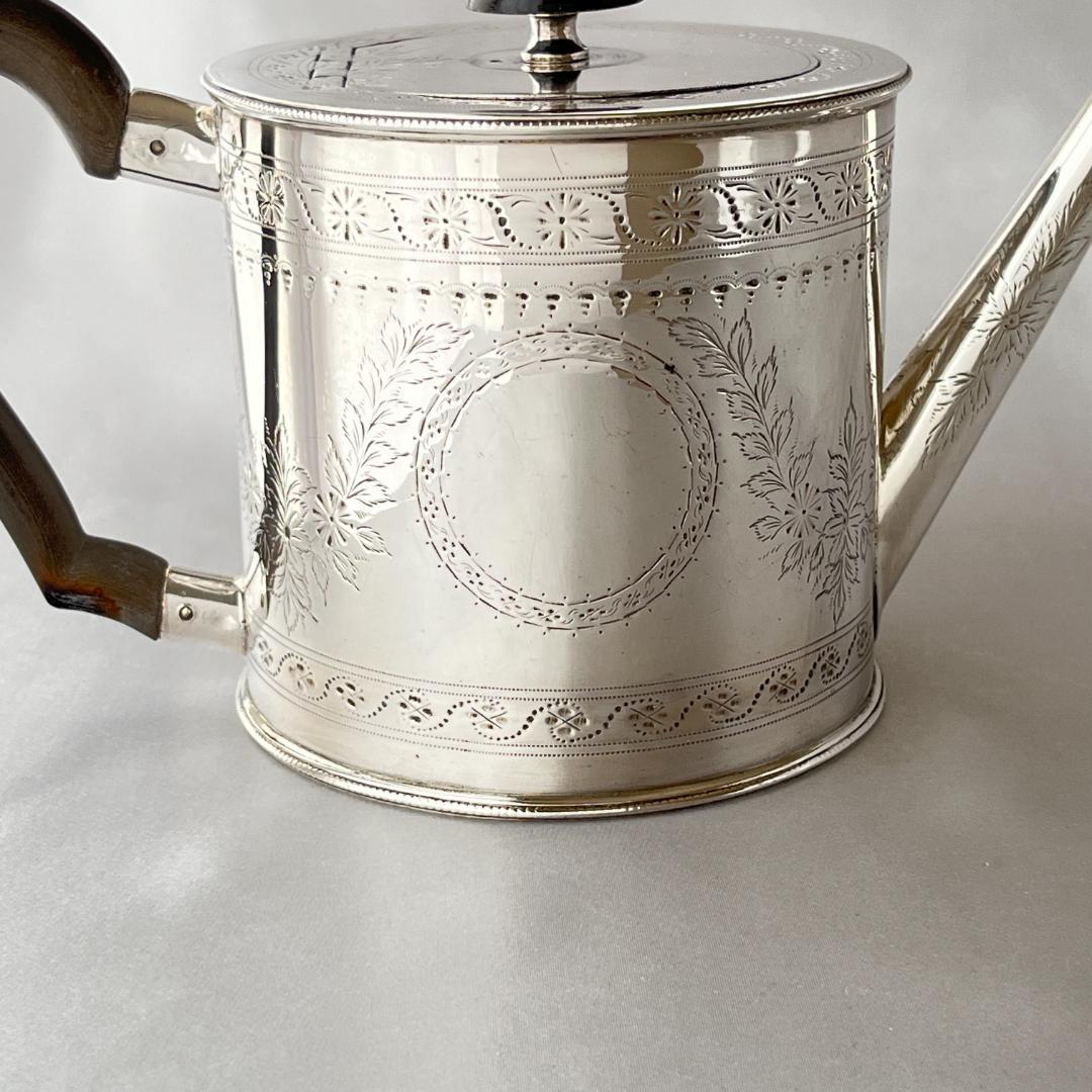 【英国】 エドワーディアン ティーポット 【シルバープレート】