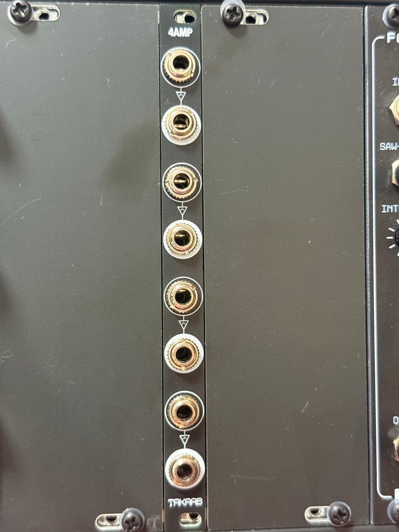 Takaab 4AMP モジュラーシンセサイザー