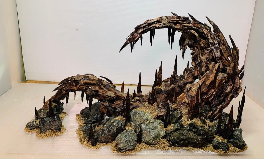 水槽用流木 波状レイアウト 。 ドラゴンの洞窟。水生植物。水槽用流木レイアウト