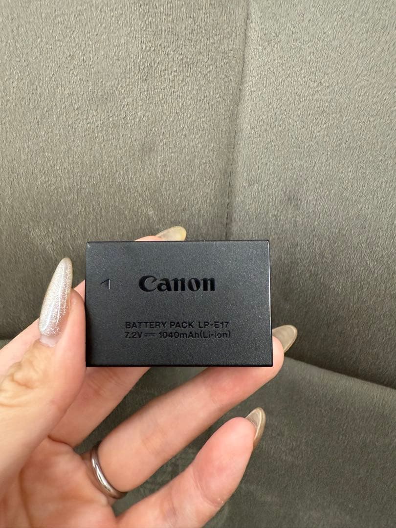 大幅値下げ中！Canon EOS Kiss X8iデジタル一眼レフカメラ