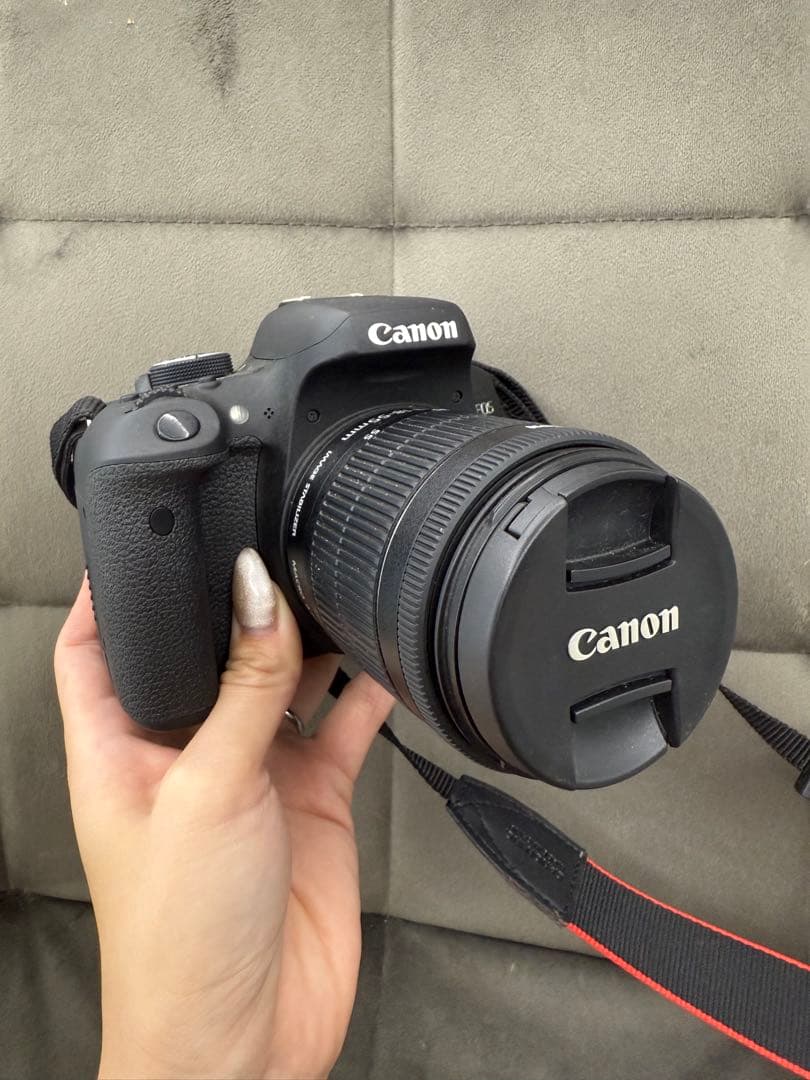 大幅値下げ中！Canon EOS Kiss X8iデジタル一眼レフカメラ