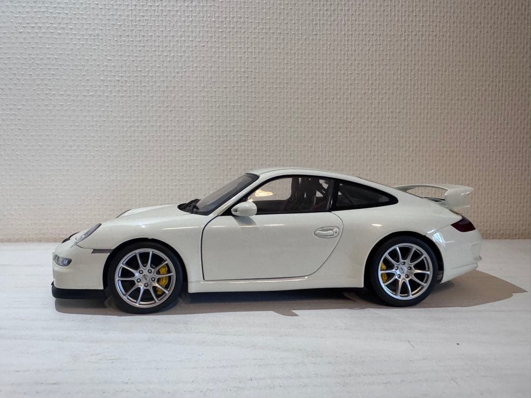 ポルシェ 911 GT3 1/18 ホワイト
