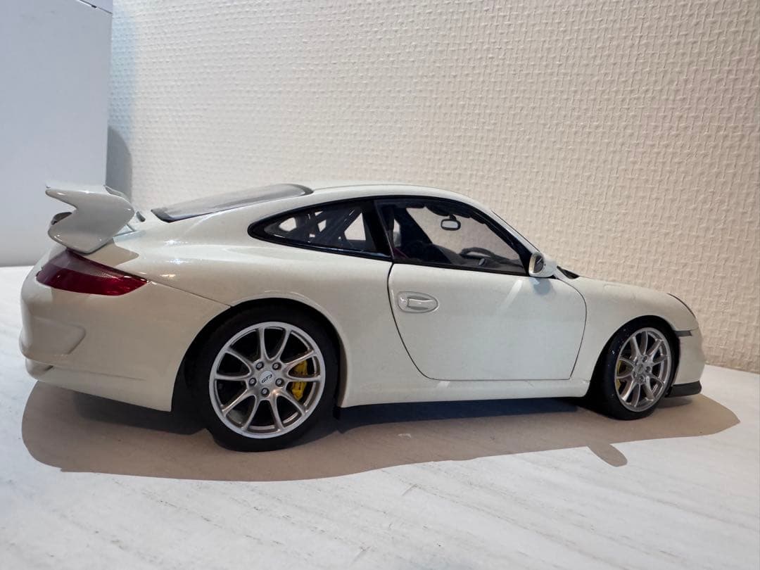 ポルシェ 911 GT3 1/18 ホワイト