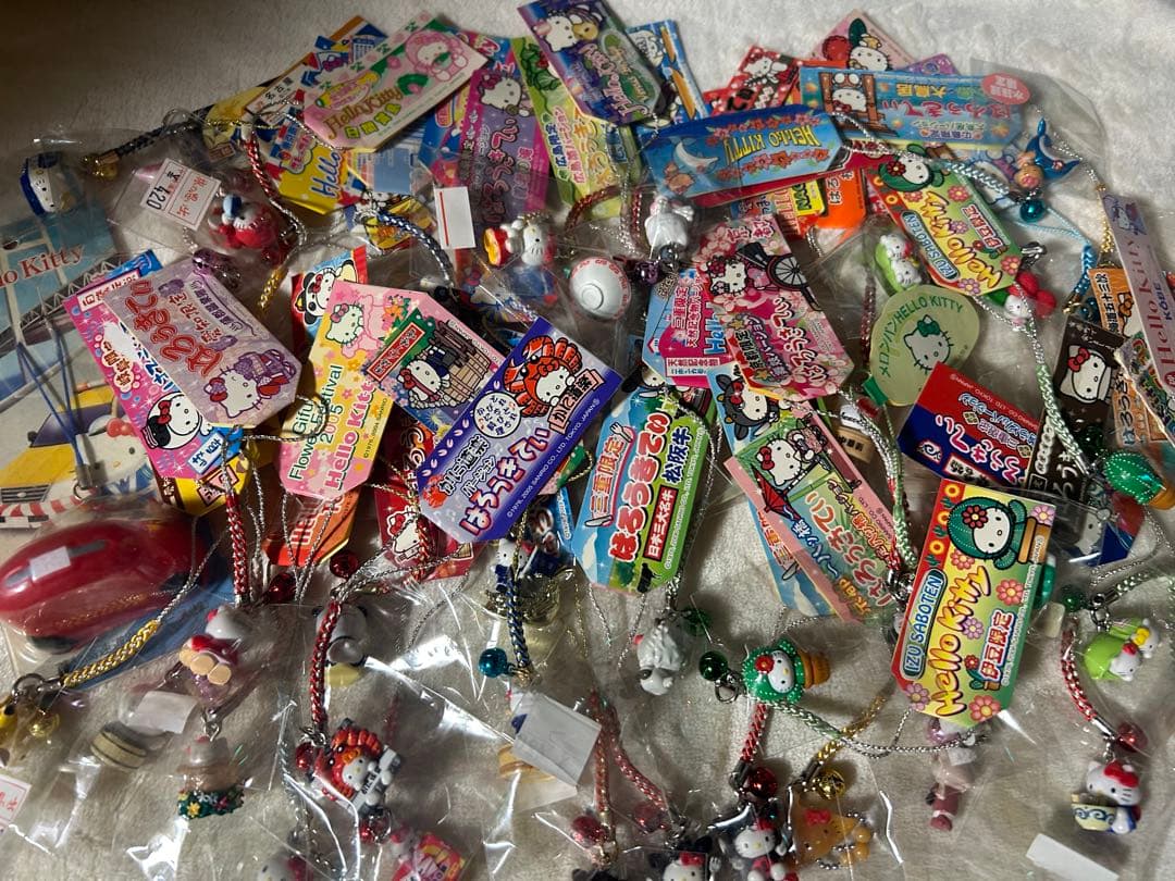 ハローキティ ご当地 根付け まとめ売り 46個 まとめ売り‼️