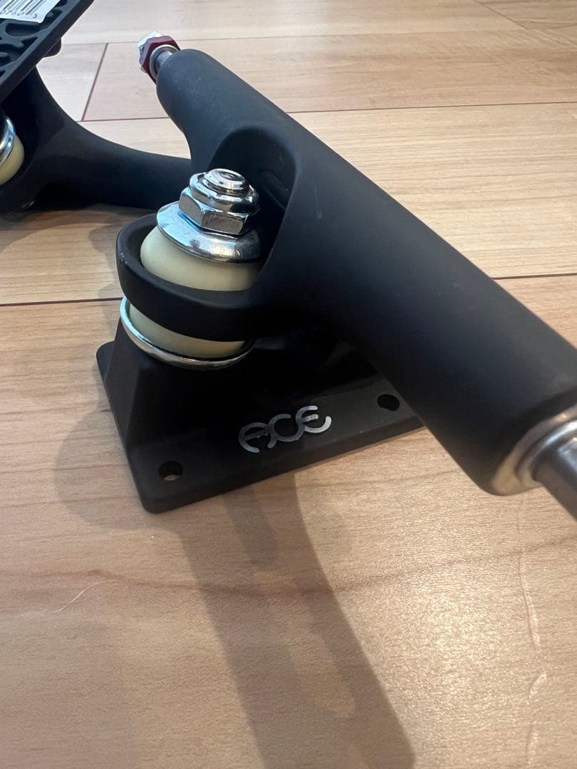 ACEのF1スケートボード トラック マットブラック 44 2個セット