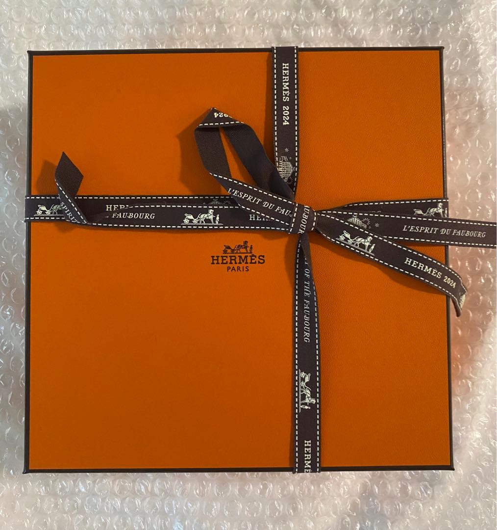 【専用】エルメスカチューシャヘアバンドヘアアクセサリー　ジナ　ジグザグ　白黒新品