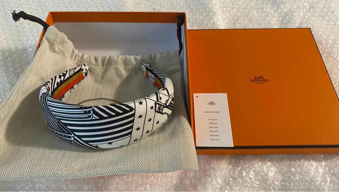 【専用】エルメスカチューシャヘアバンドヘアアクセサリー　ジナ　ジグザグ　白黒新品