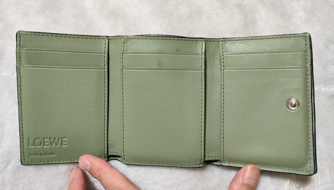 【値下げ】LOEWE グリーン 三つ折り財布