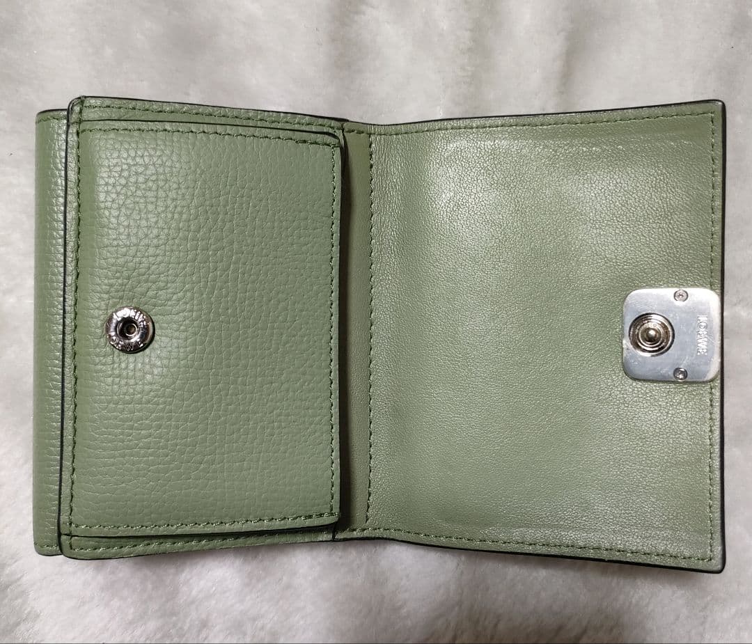 【値下げ】LOEWE グリーン 三つ折り財布