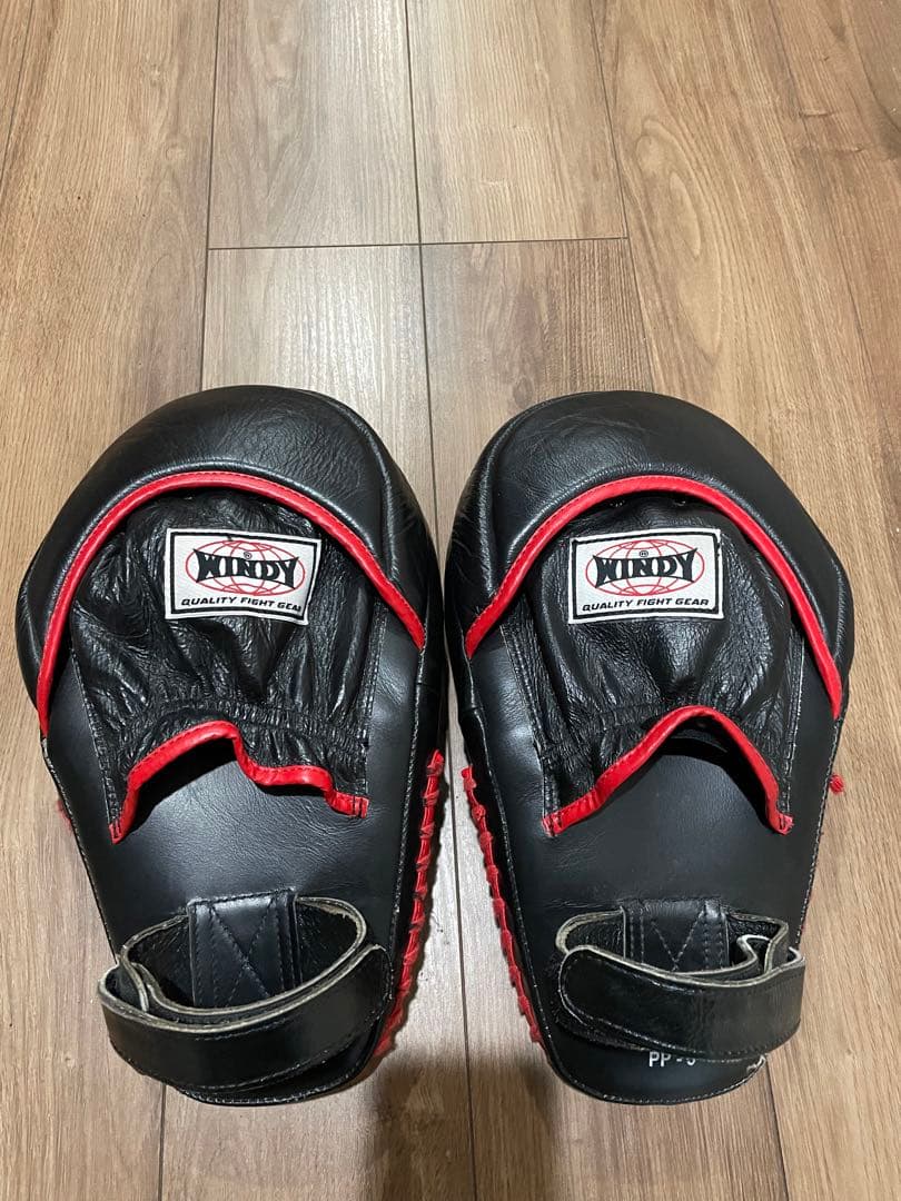 RRRWINDY キックミット 黒/赤 フリーサイズ