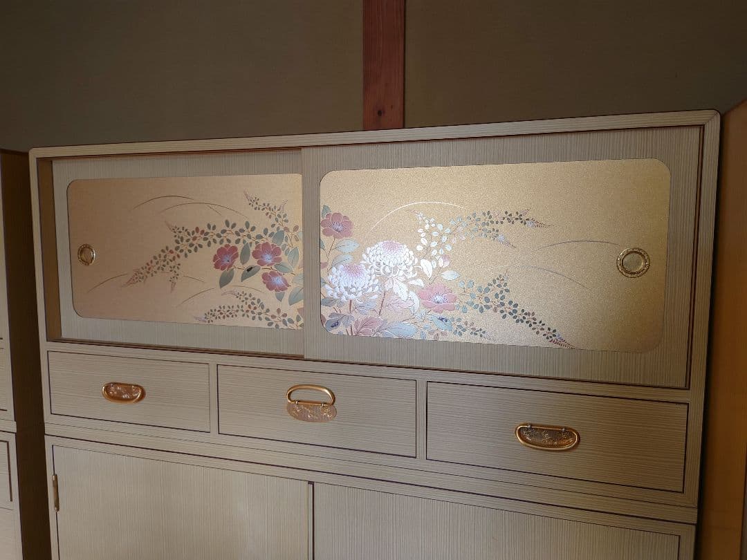 木製箪笥 花柄装飾