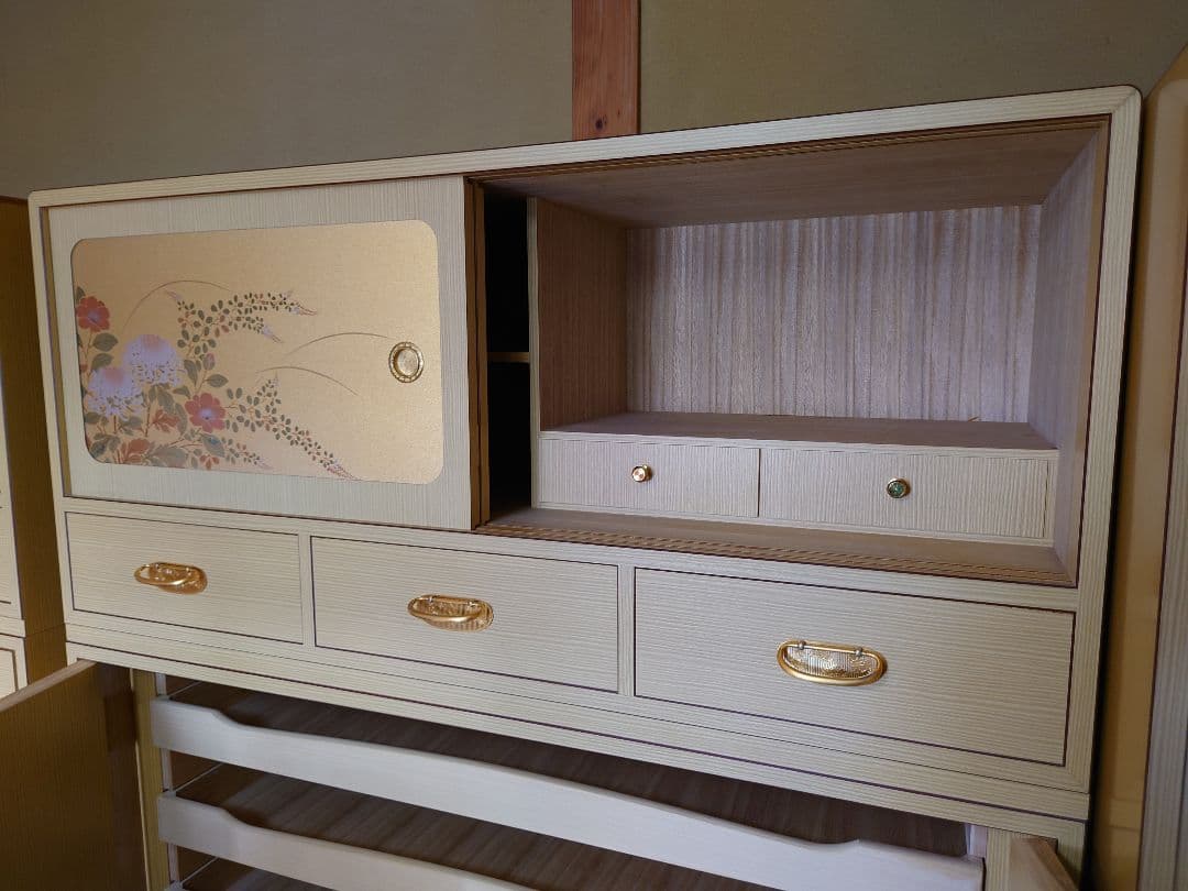 木製箪笥 花柄装飾