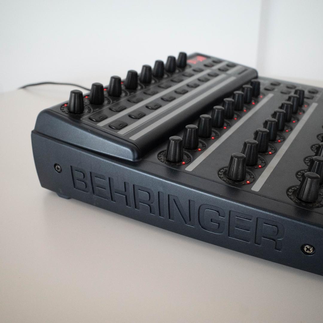 BEHRINGER BCR2000 MIDIコントローラー