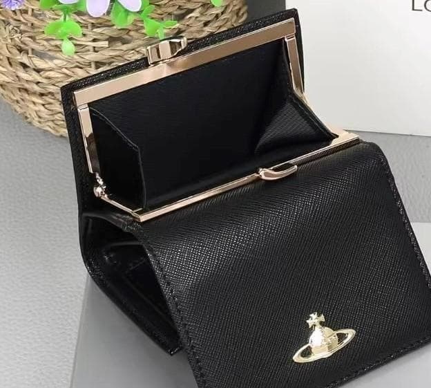 新品 ヴィヴィアン・ウエストウッド 三折財布 黒-106