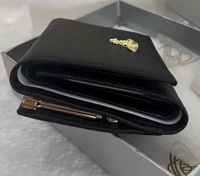 新品 ヴィヴィアン・ウエストウッド 三折財布 黒-106