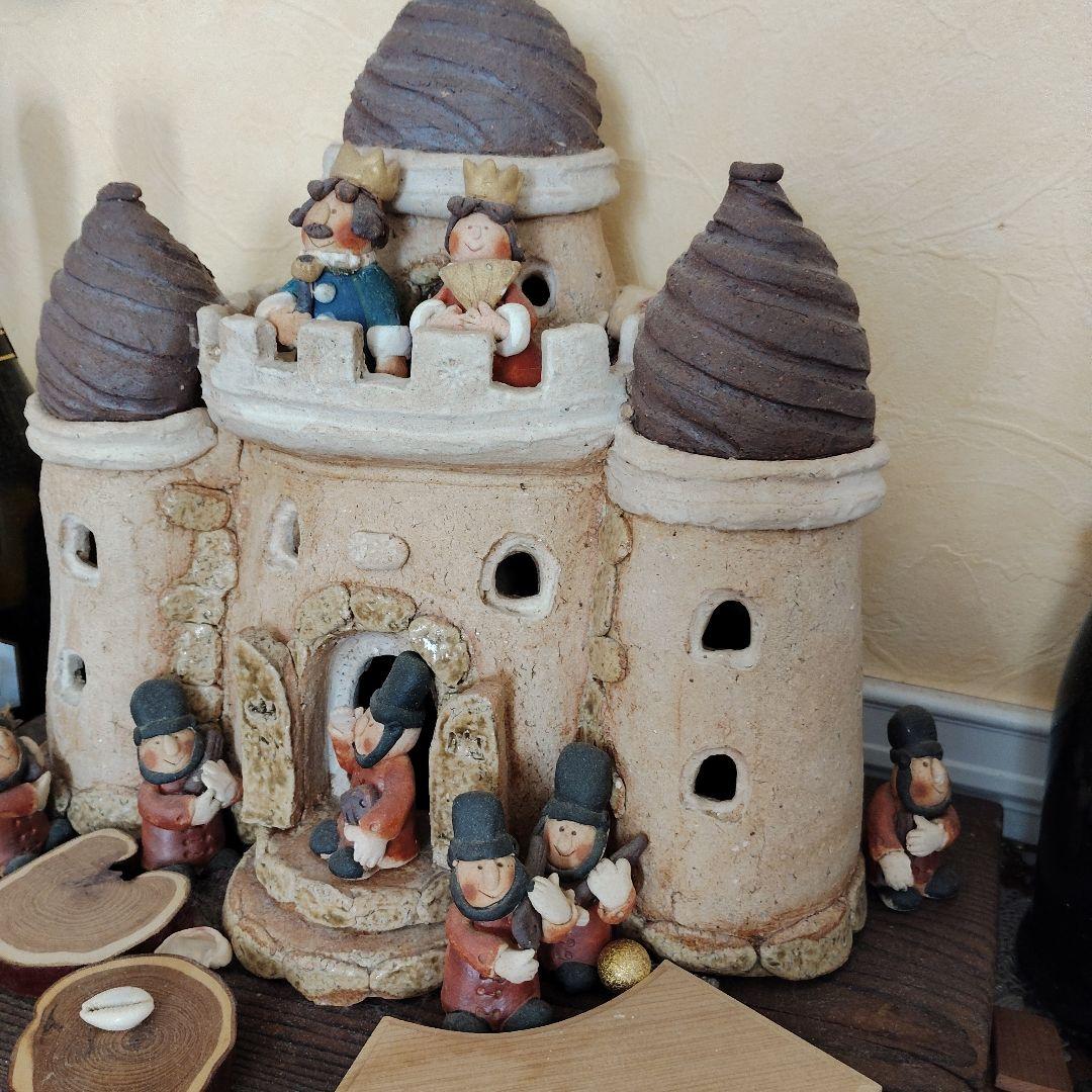 12/27 週末値引　陶器の城と人形の装飾品